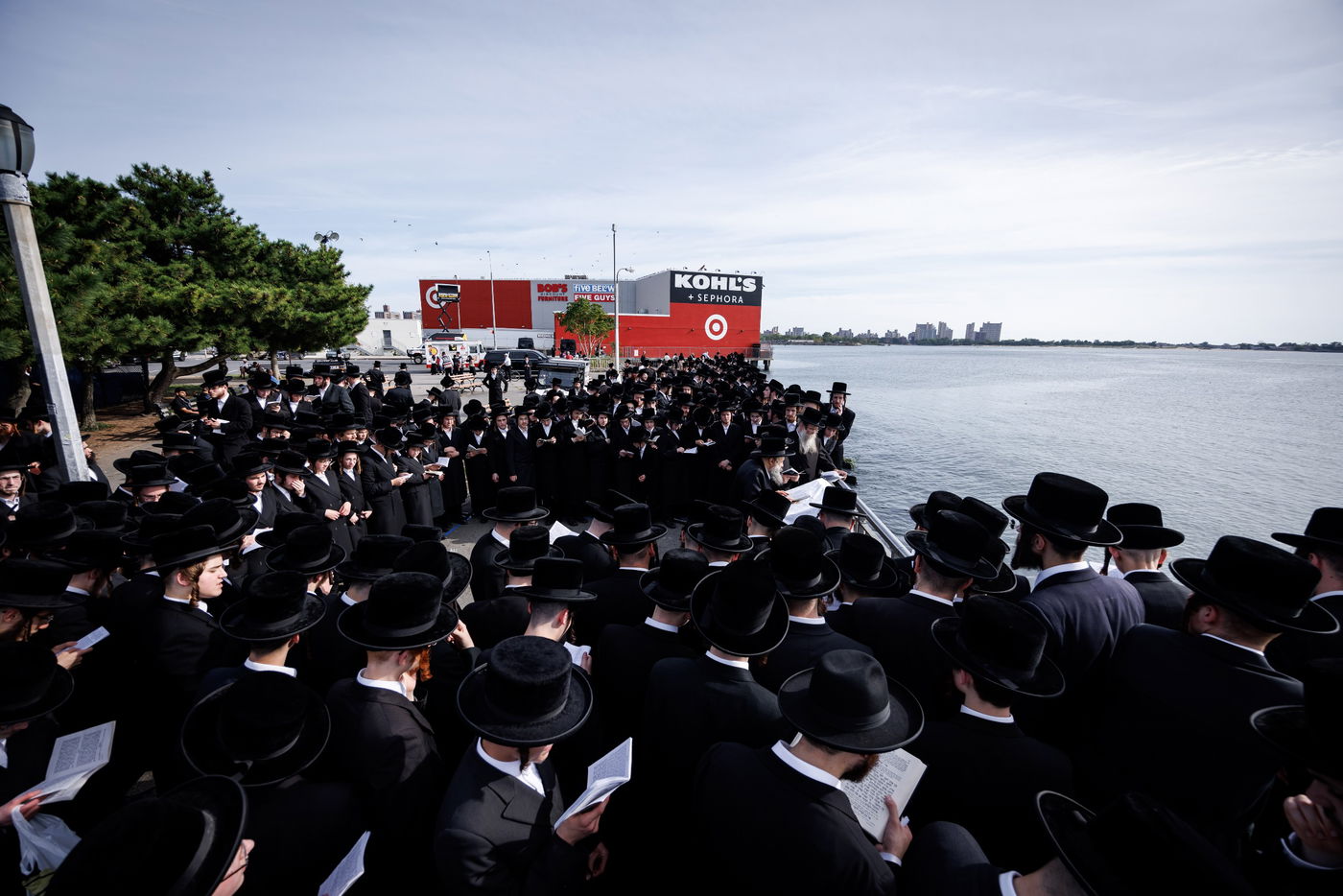 ערב ומוצאי יום כיפור בחצה"ק באבוב 45