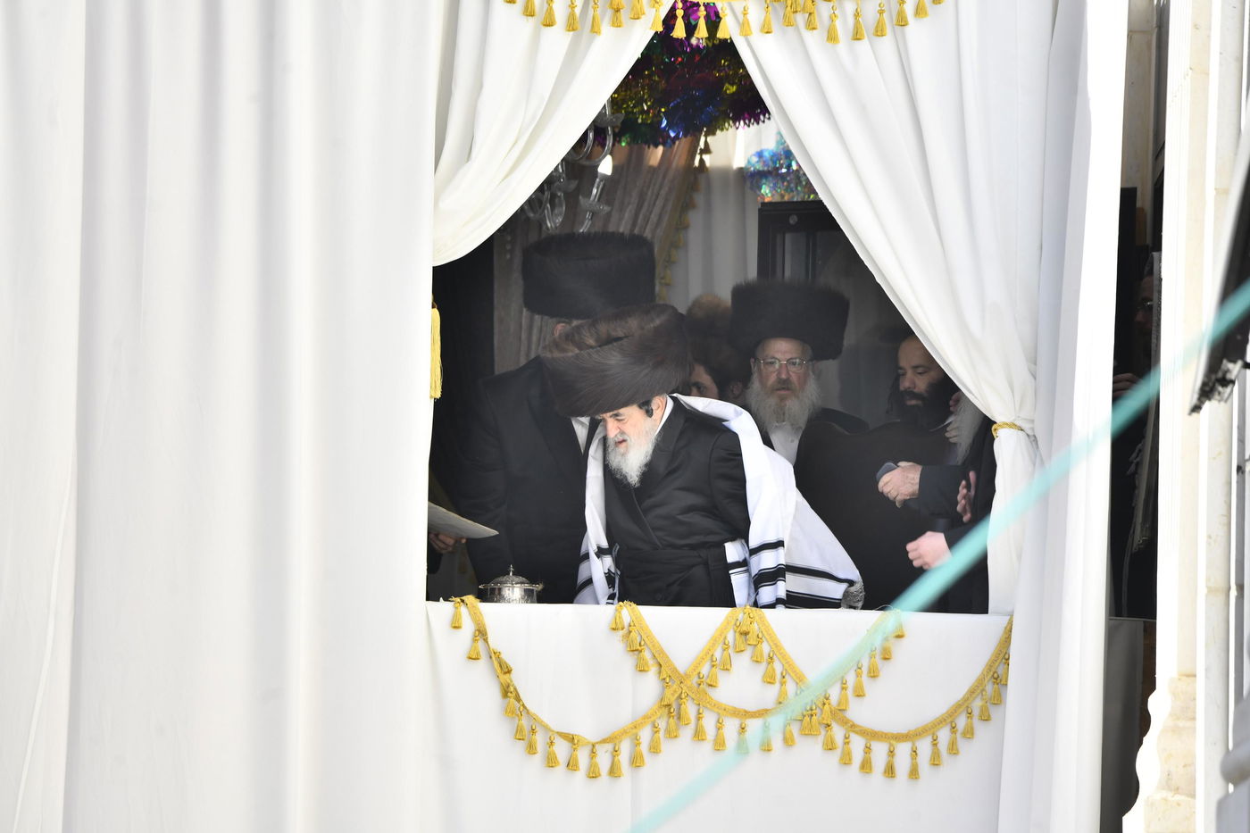 האדמו"ר מויז'ניץ בנענועים בחג הסוכות