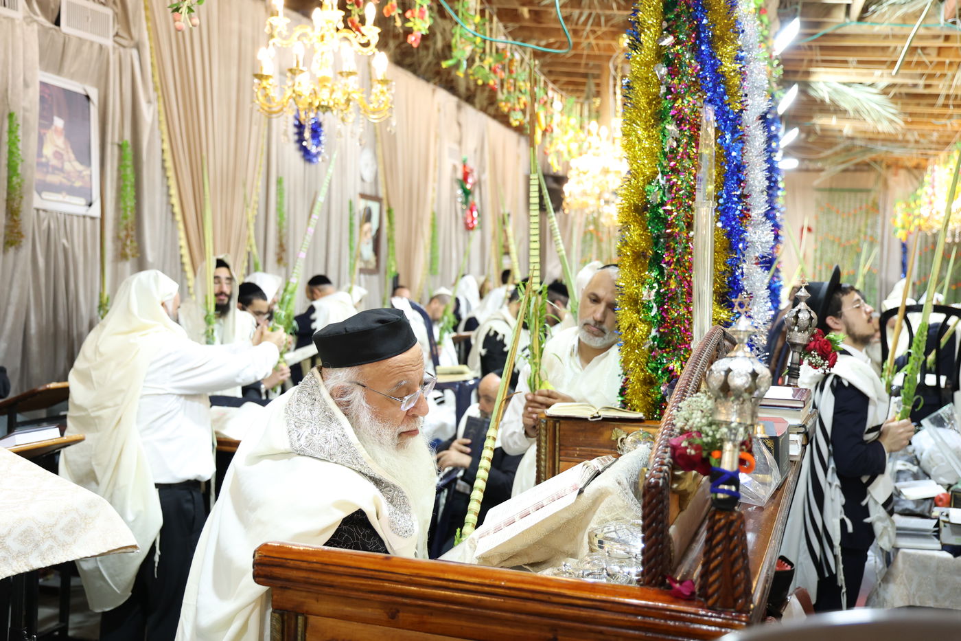 גדולי ישראל הספרדים בנטילת לולב בחול המועד