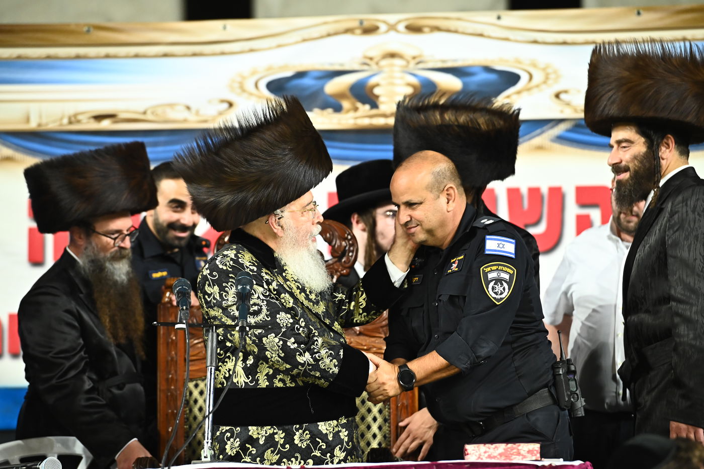 האדמו"ר ביציאתו מהמעמד