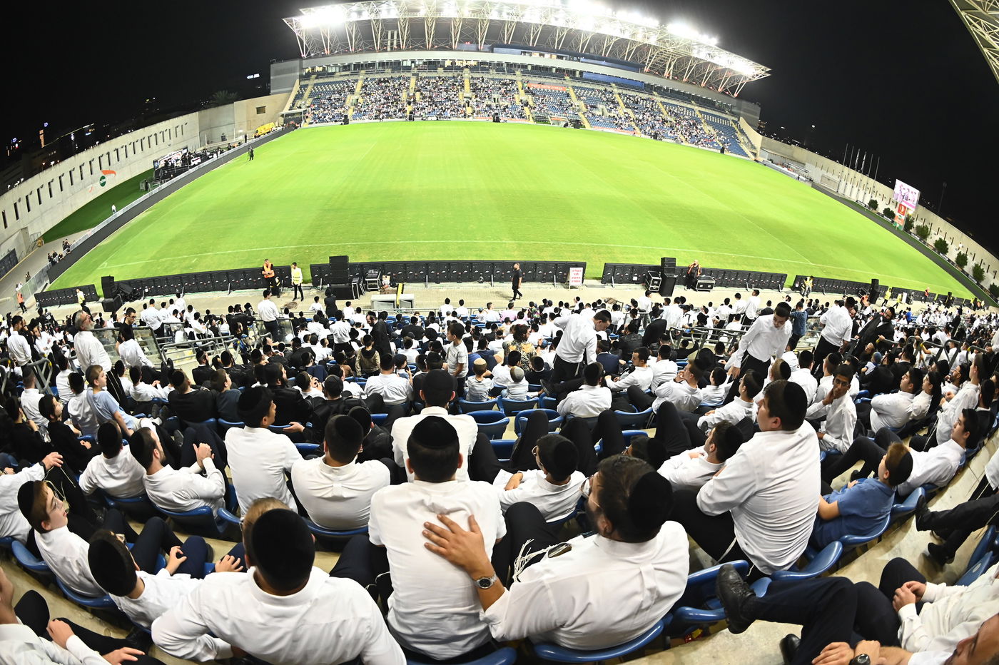 קהל הרבבות במעמד הנשגב בראשות האדמו"ר ממישקולץ