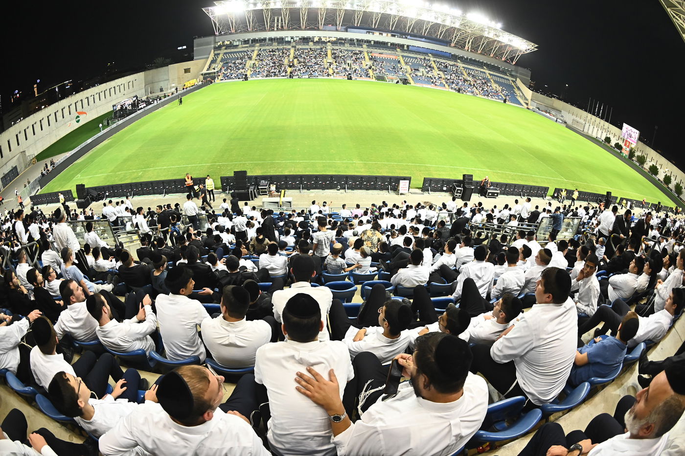 קהל הרבבות במעמד הנשגב בראשות האדמו"ר ממישקולץ