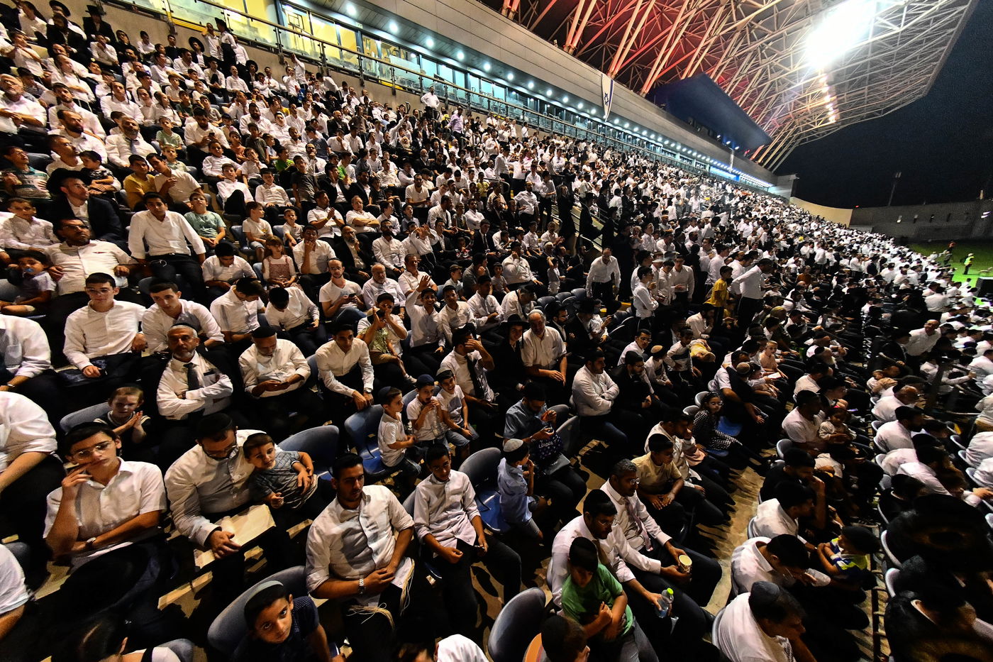 קהל הרבבות במעמד הנשגב בראשות האדמו"ר ממישקולץ
