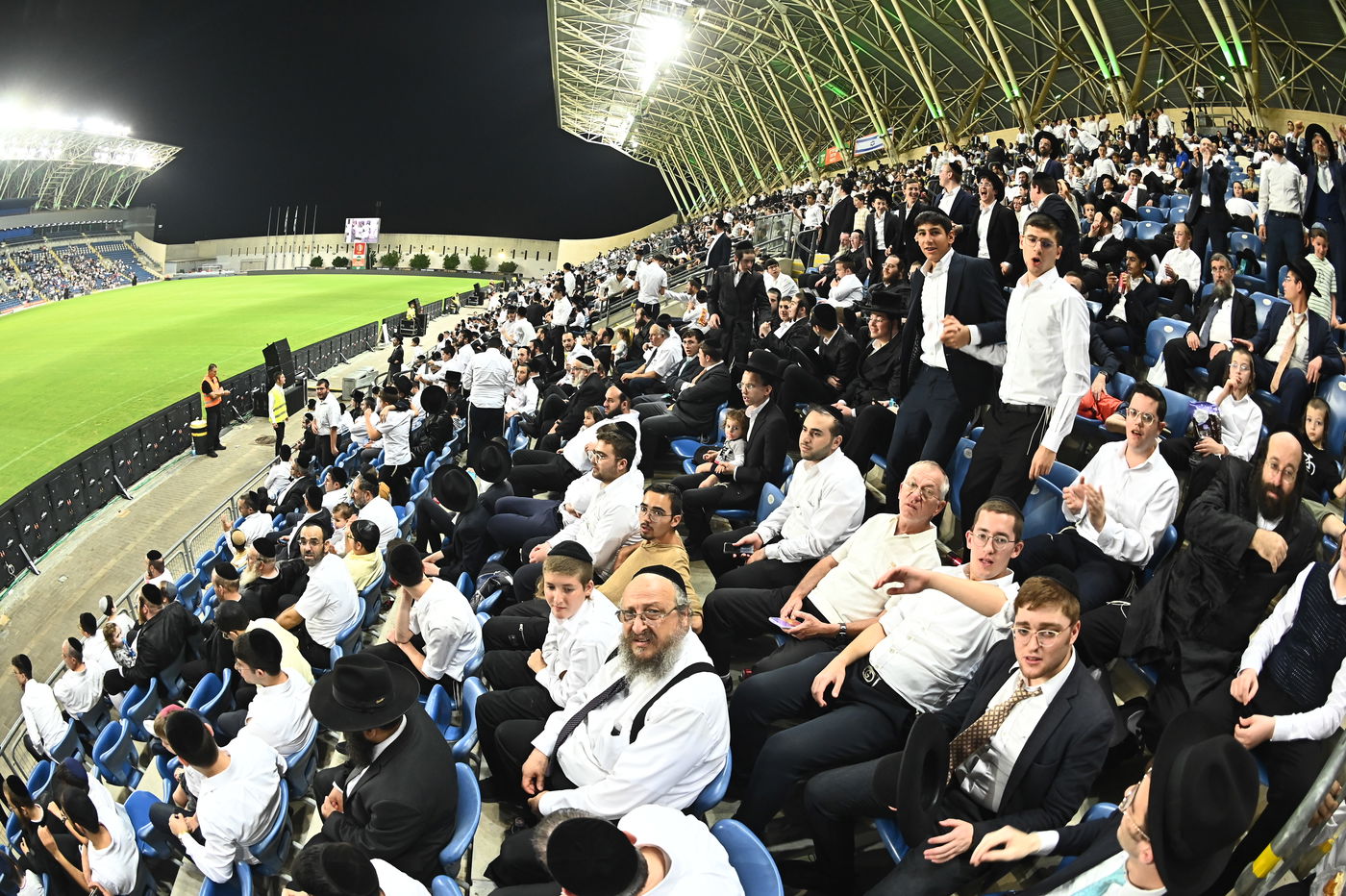 קהל הרבבות במעמד הנשגב בראשות האדמו"ר ממישקולץ