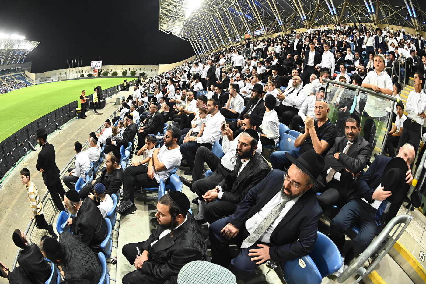 קהל הרבבות במעמד הנשגב בראשות האדמו"ר ממישקולץ