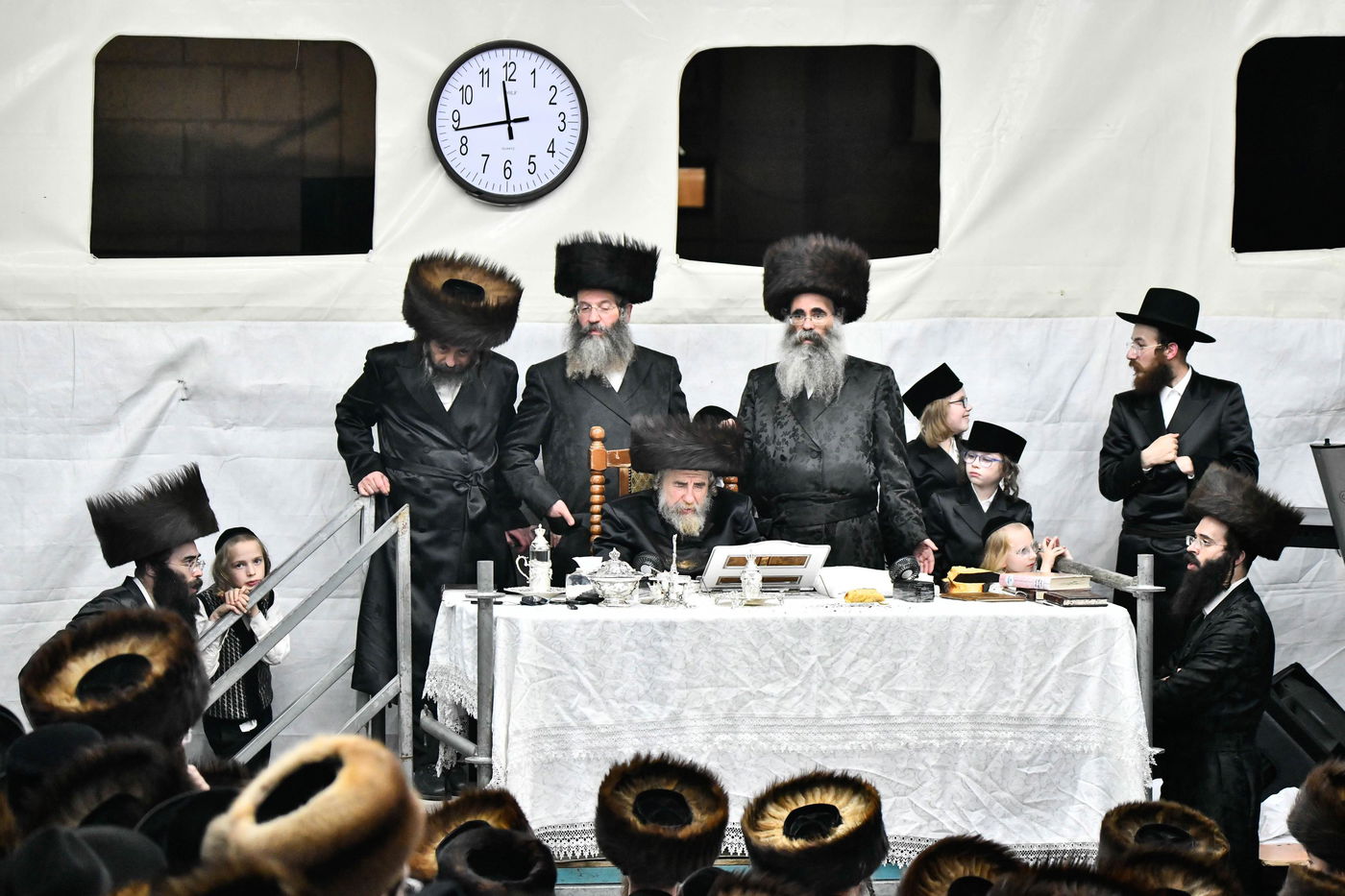 האדמו"ר מרחמסטריווקא בטיש חוה"מ סוכות