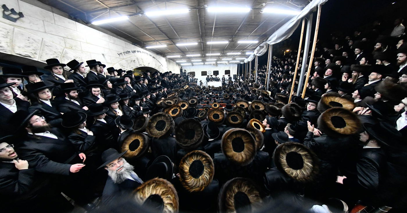 האדמו"ר מרחמסטריווקא בטיש חוה"מ סוכות