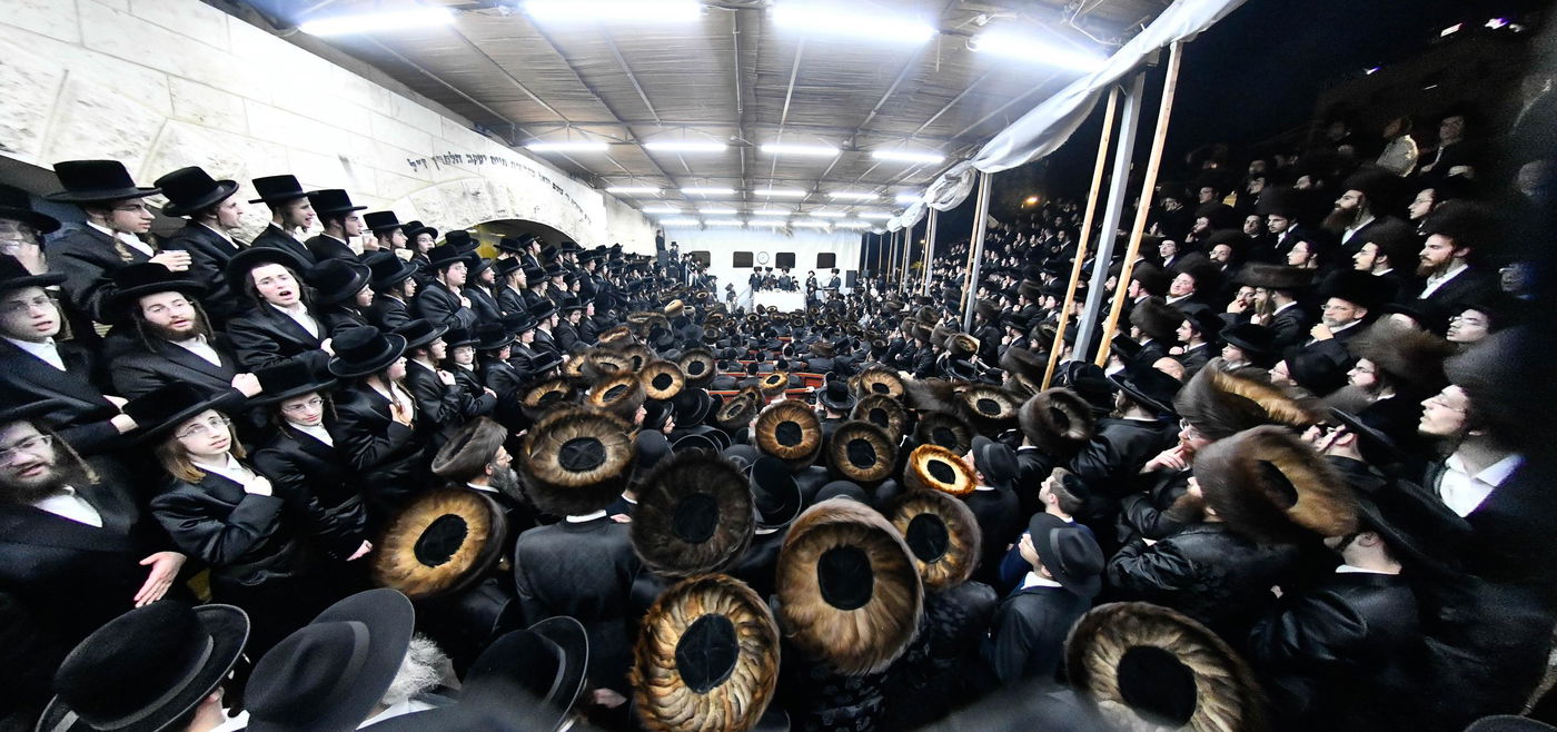 האדמו"ר מרחמסטריווקא בטיש חוה"מ סוכות