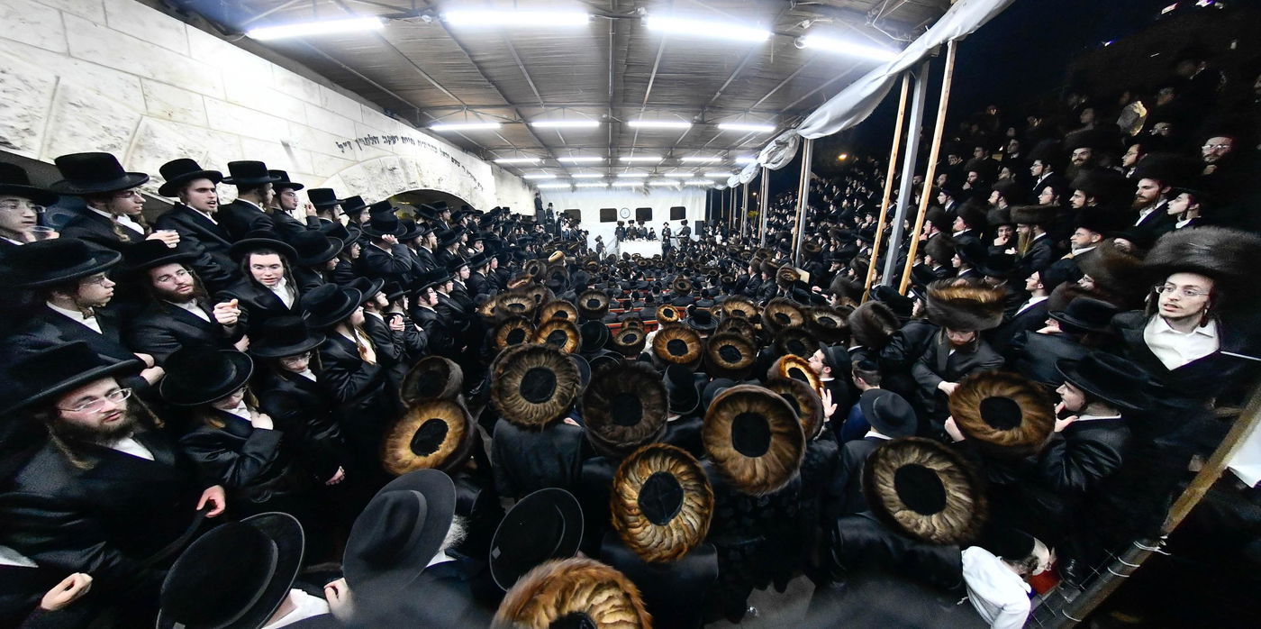 האדמו"ר מרחמסטריווקא בטיש חוה"מ סוכות
