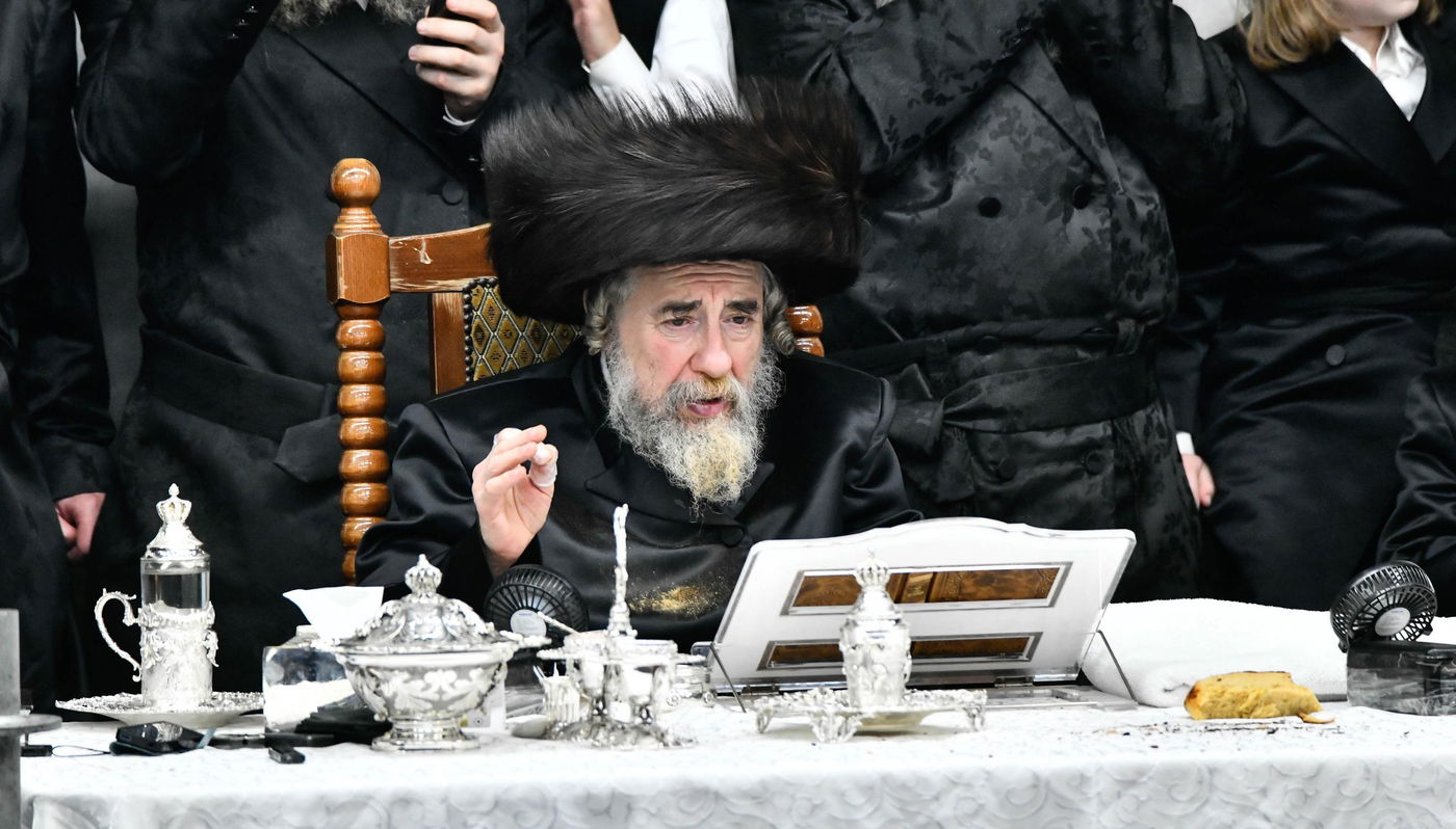 האדמו"ר מרחמסטריווקא בטיש חוה"מ סוכות