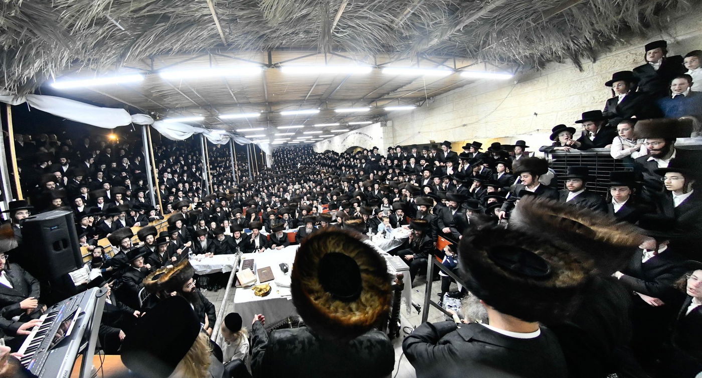 האדמו"ר מרחמסטריווקא בטיש חוה"מ סוכות