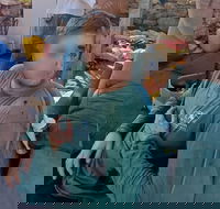 שוב טרור בחסות המסיק: רועה נפצע בראשו לאחר שהותקף בידי עשרות ערבים בשומרון