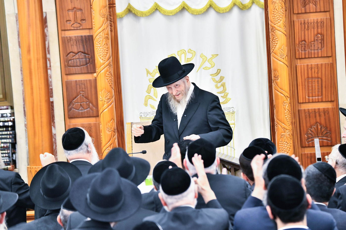 הגה"צ רבי דן סגל בשמחת בית השואבה