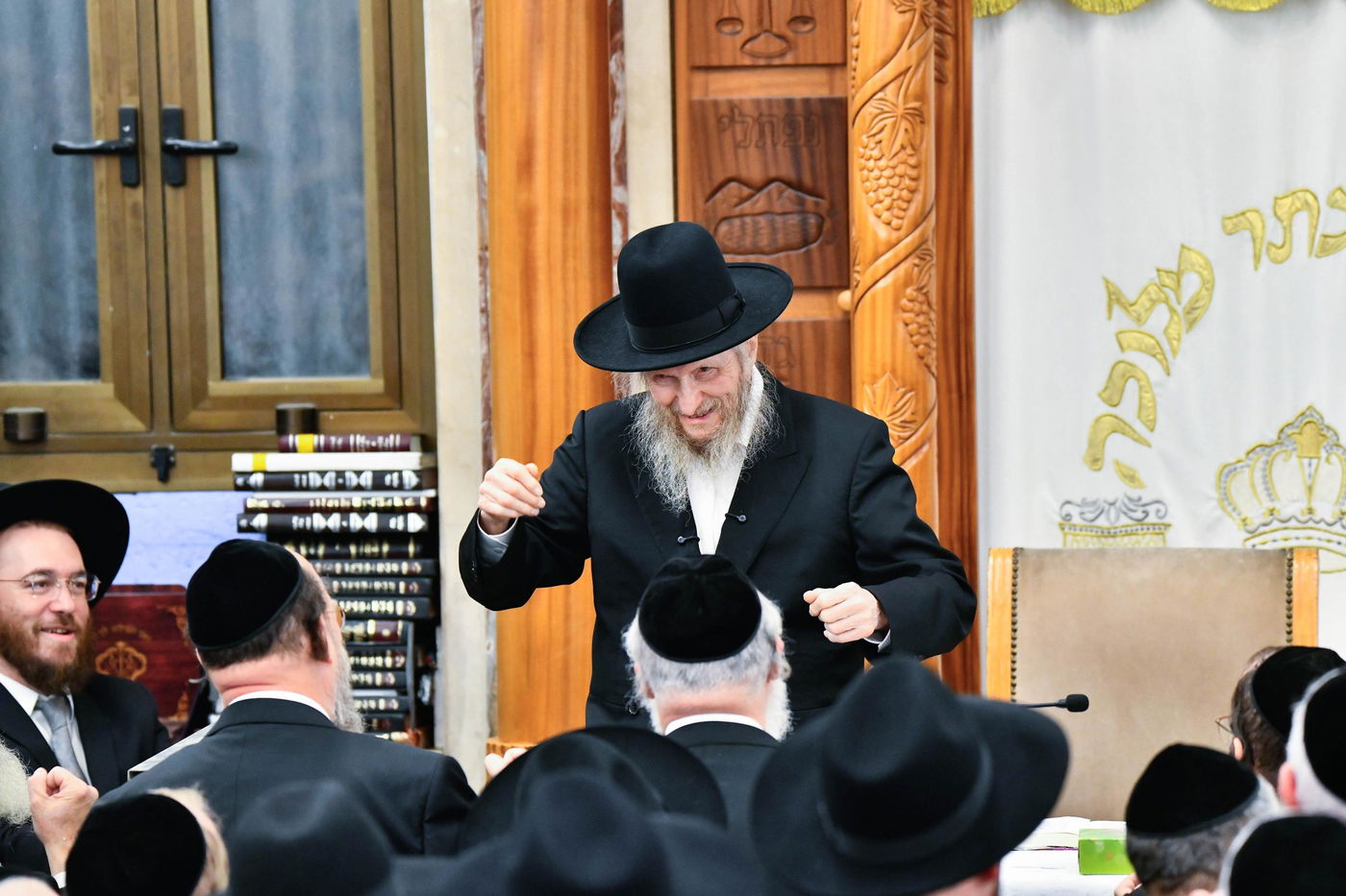 הגה"צ רבי דן סגל בשמחת בית השואבה