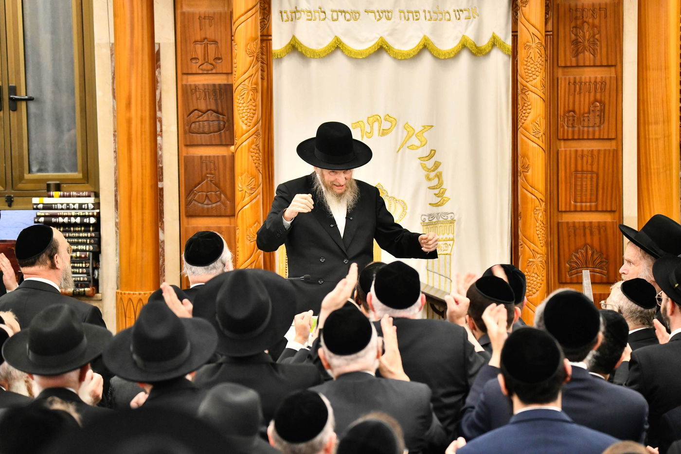 הגה"צ רבי דן סגל בשמחת בית השואבה