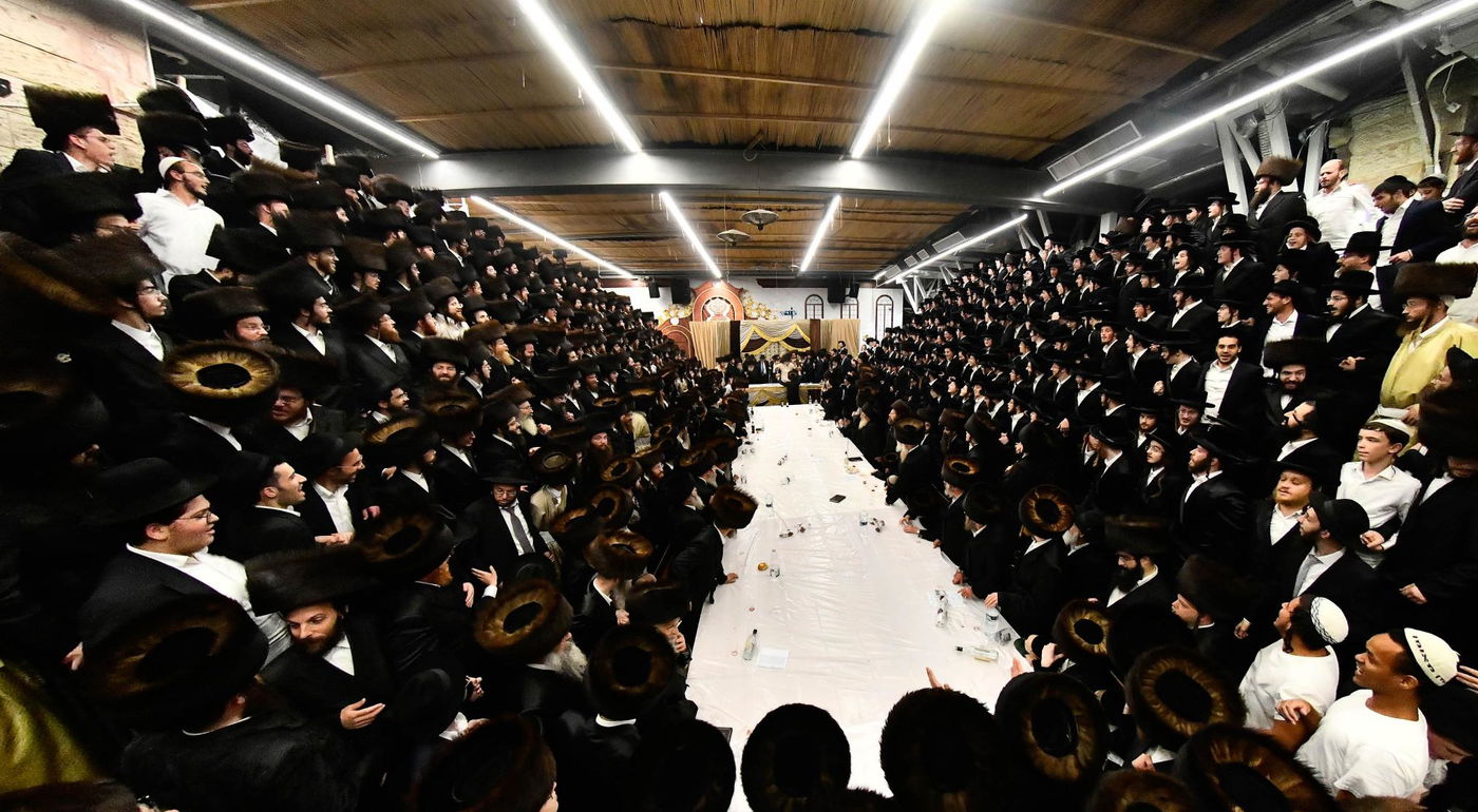 האדמו"ר מפינסק קרלין בטיש חוה"מ סוכות