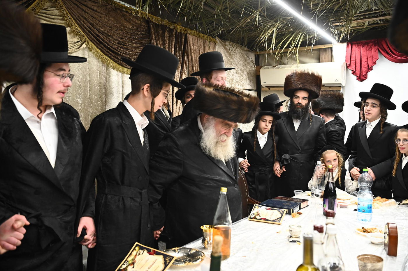 הגה"צ גאב"ד מאקאווא בטיש חוה"מ סוכות