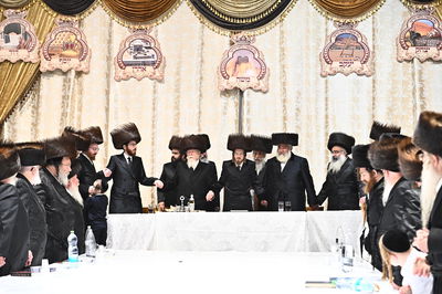 האדמו"ר מסאדיגורה בטיש חוה"מ סוכות