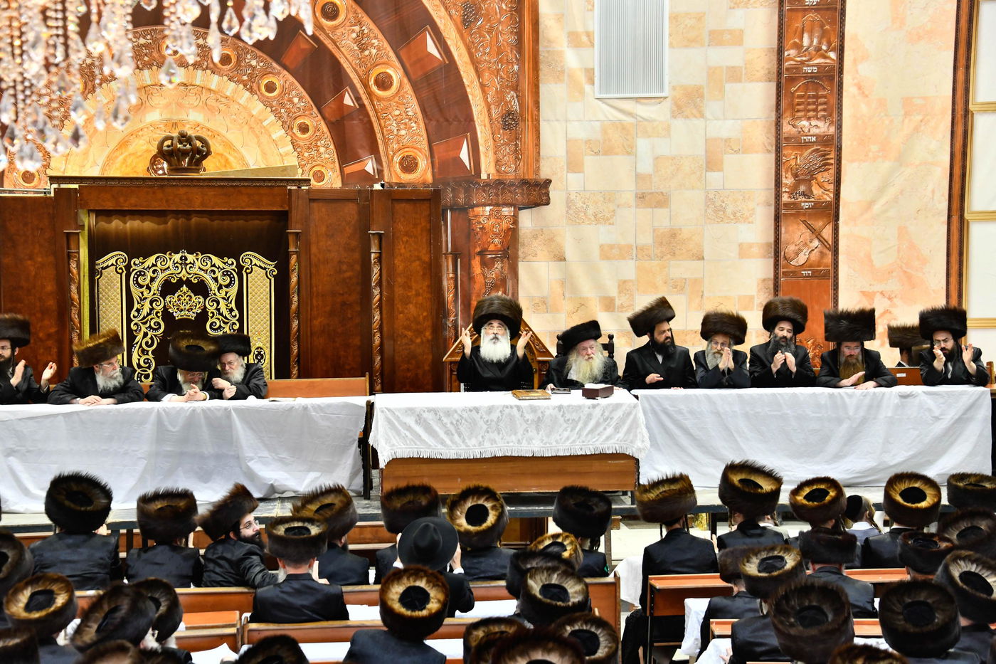 האדמו"ר מדושינסקיא בשמחת בית השואבה