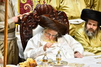 האדמו"ר מתולדות אברהם יצחק בטיש חוה"מ סכות