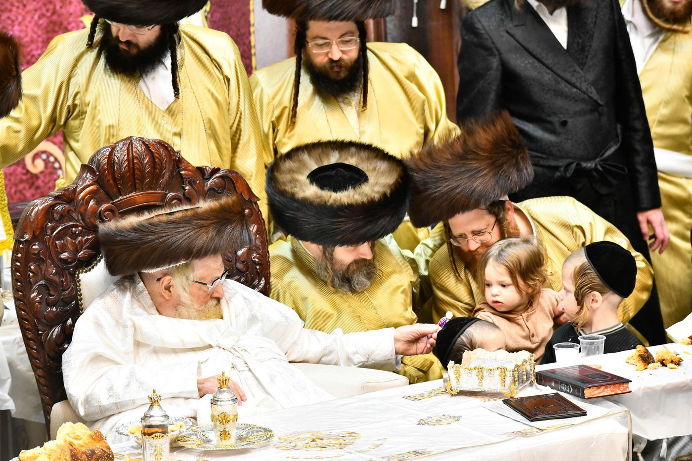 האדמו"ר מתולדות אברהם יצחק בטיש חוה"מ סכות