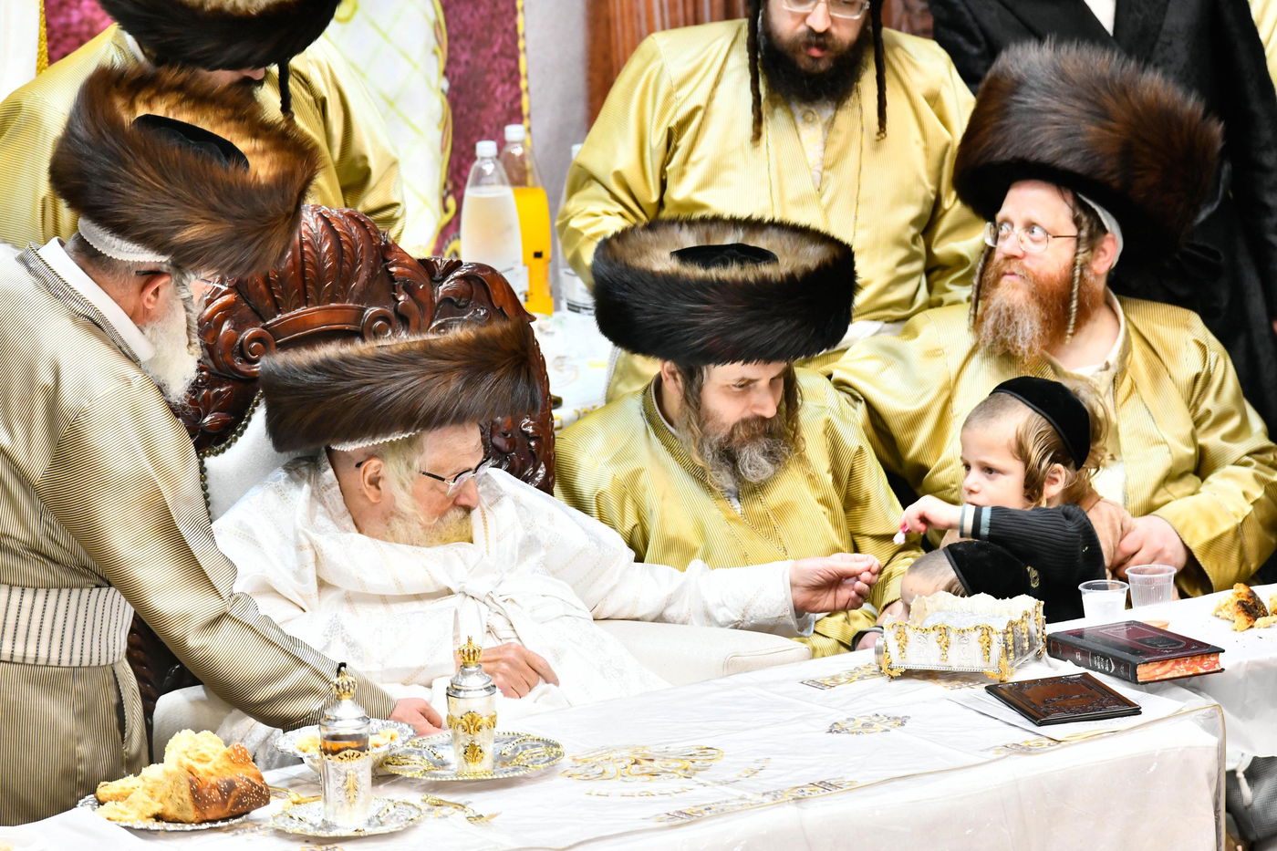 האדמו"ר מתולדות אברהם יצחק בטיש חוה"מ סכות