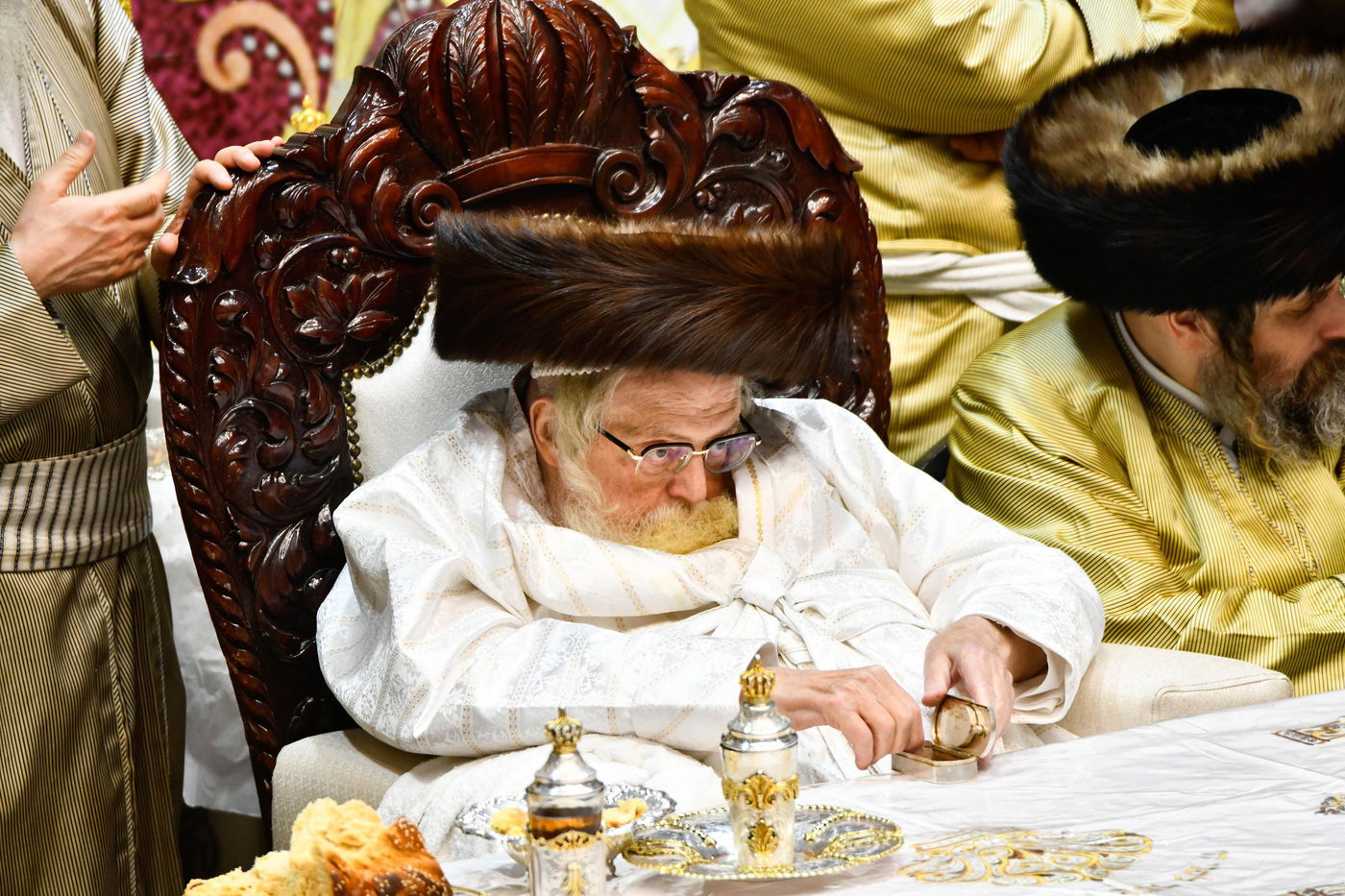 האדמו"ר מתולדות אברהם יצחק בטיש חוה"מ סכות