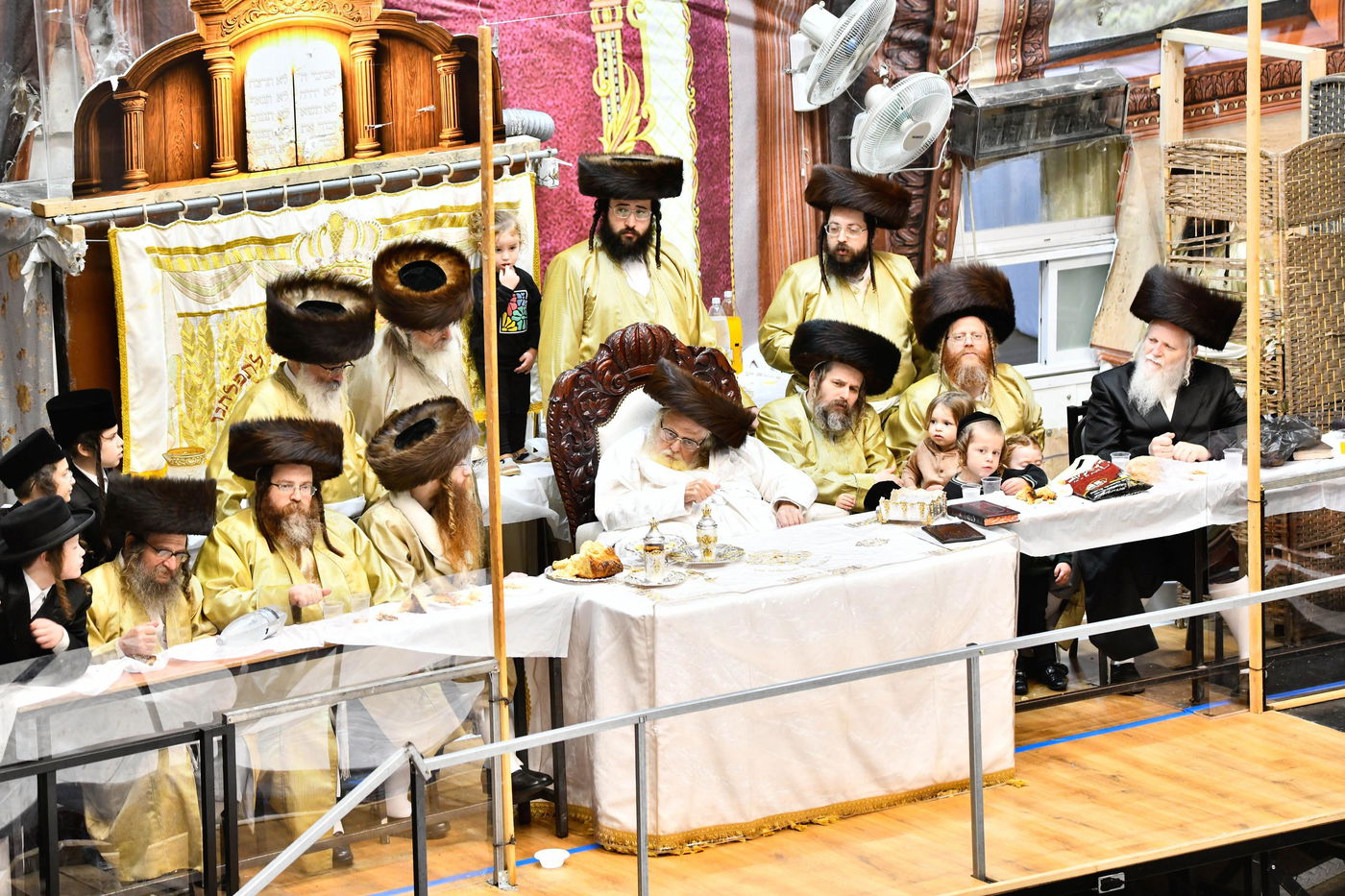 האדמו"ר מתולדות אברהם יצחק בטיש חוה"מ סכות