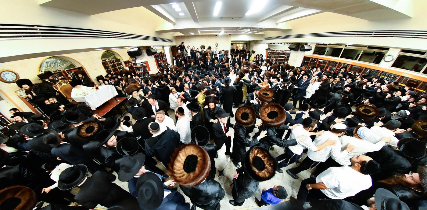 טיש חוה"מ סוכות אצל הגרי"מ מורגנשטרן