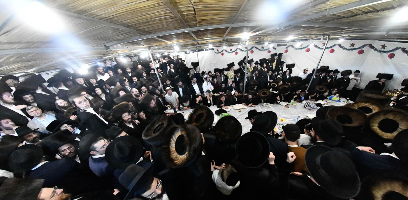 טיש חוה"מ סוכות אצל הגרי"מ מורגנשטרן