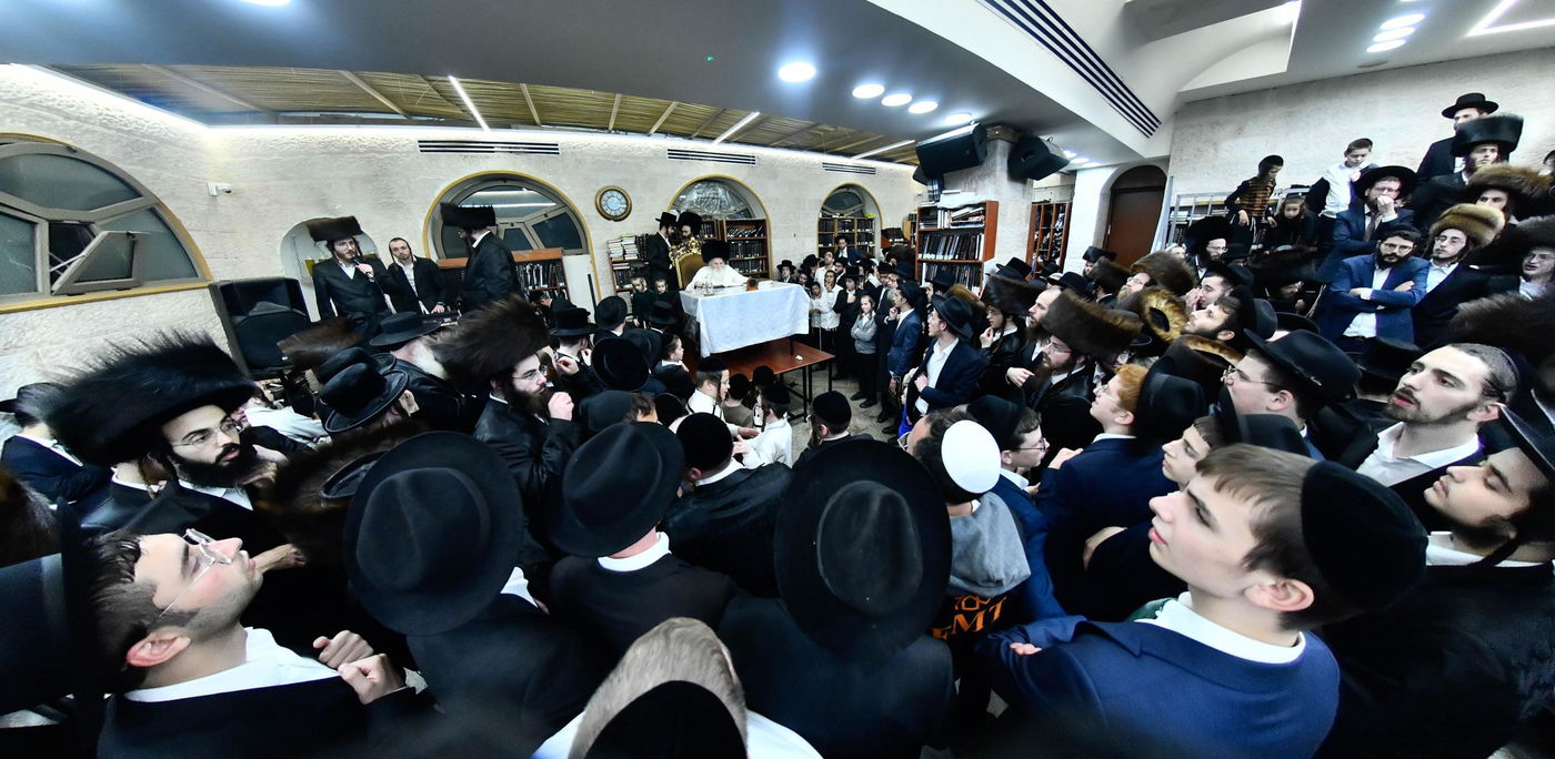 טיש חוה"מ סוכות אצל הגרי"מ מורגנשטרן