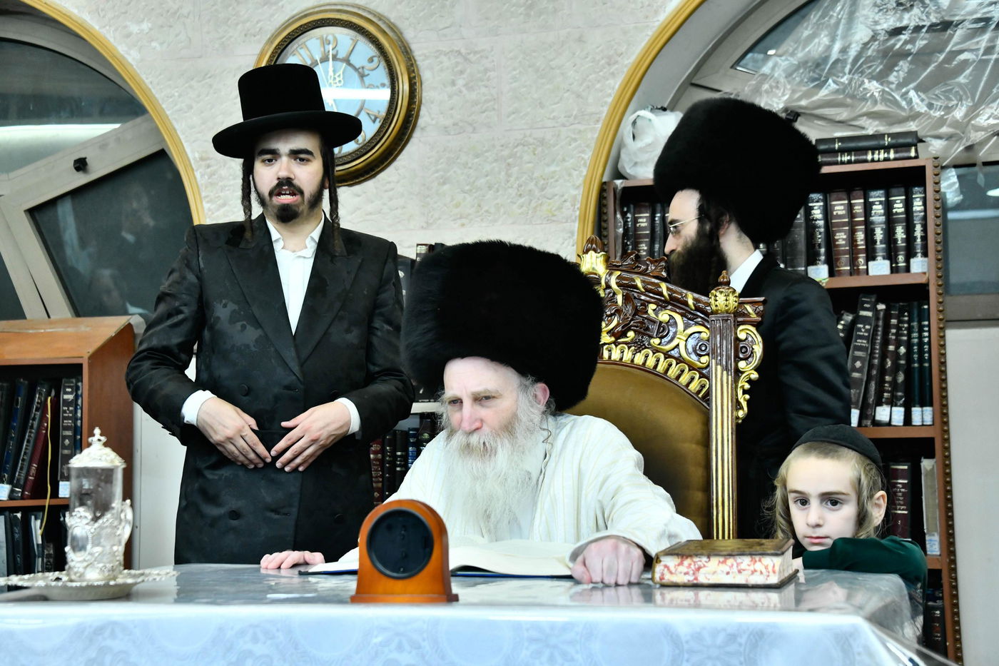 טיש חוה"מ סוכות אצל הגרי"מ מורגנשטרן