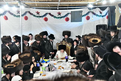 טיש חוה"מ סוכות אצל הגרי"מ מורגנשטרן