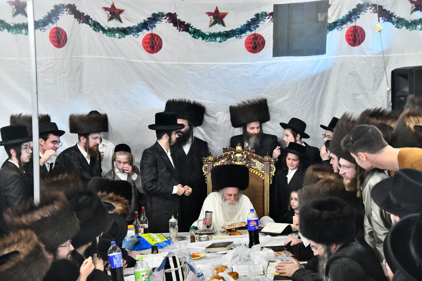 טיש חוה"מ סוכות אצל הגרי"מ מורגנשטרן