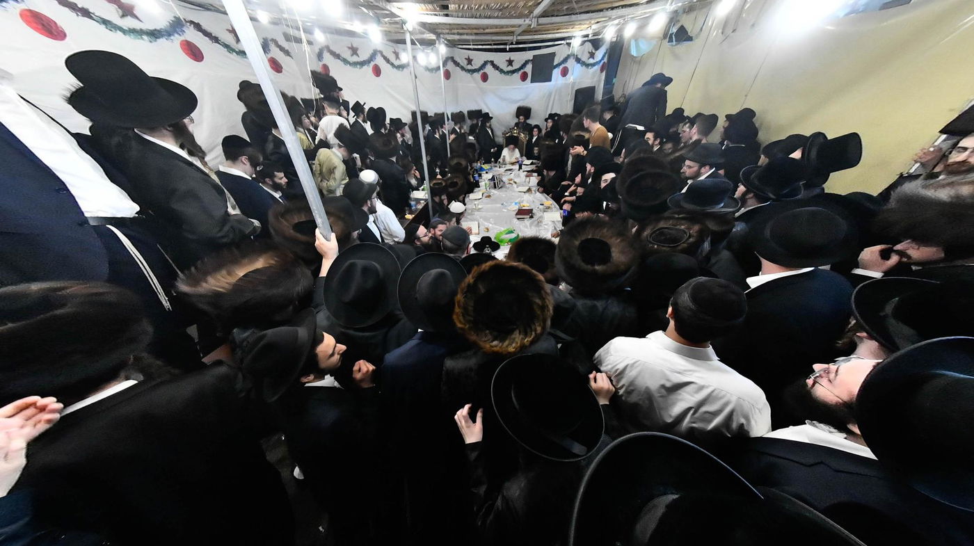 טיש חוה"מ סוכות אצל הגרי"מ מורגנשטרן