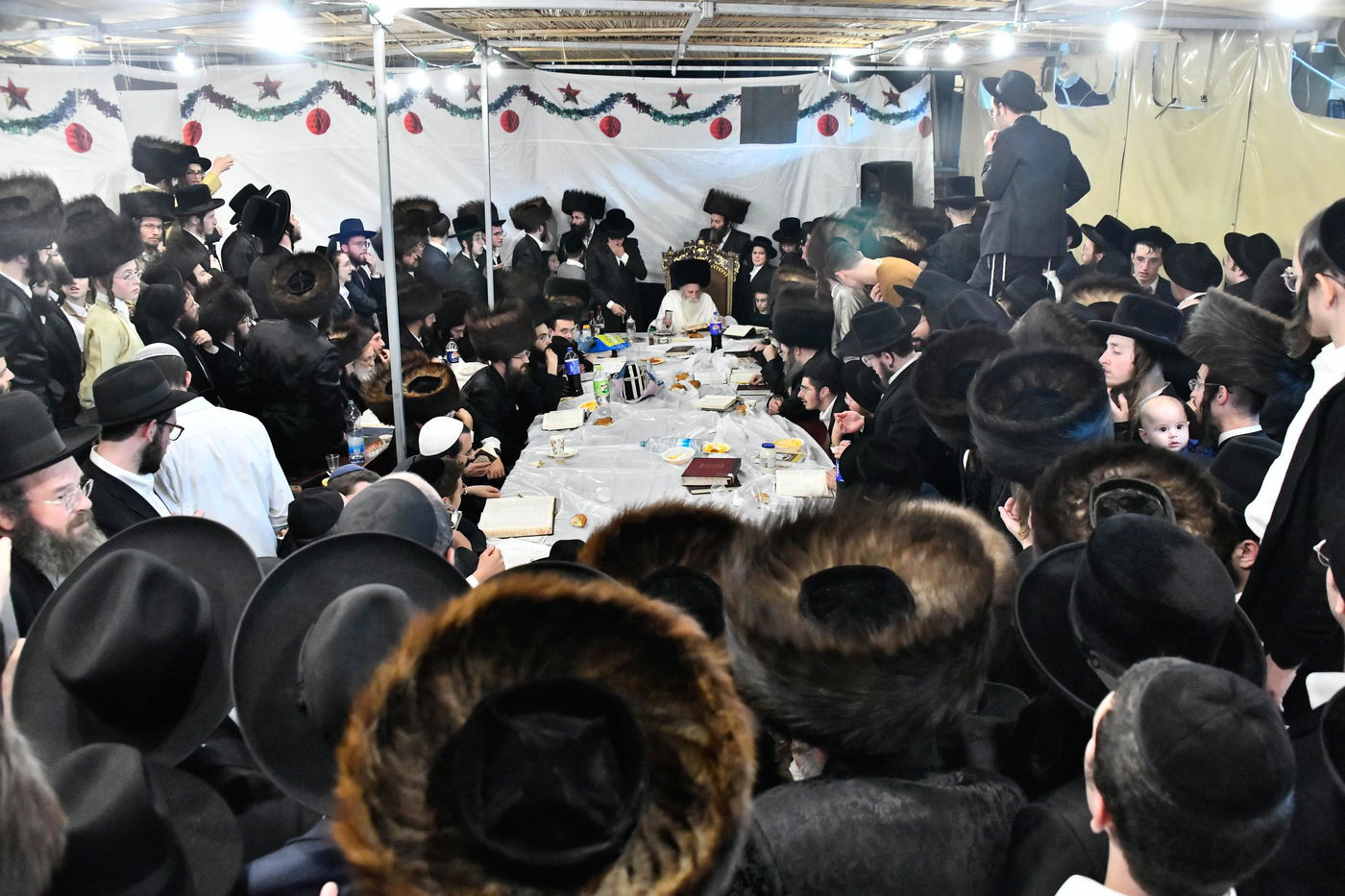 טיש חוה"מ סוכות אצל הגרי"מ מורגנשטרן