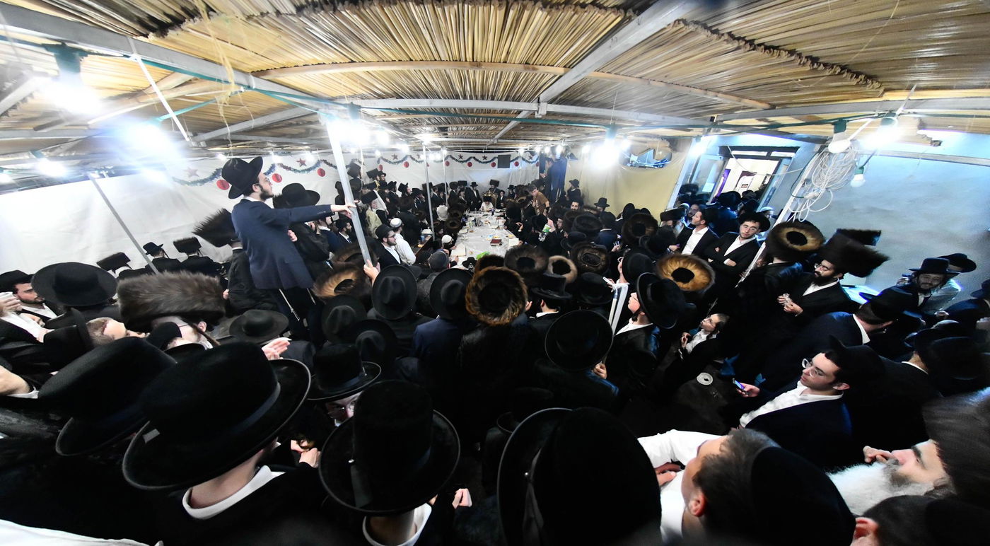 טיש חוה"מ סוכות אצל הגרי"מ מורגנשטרן