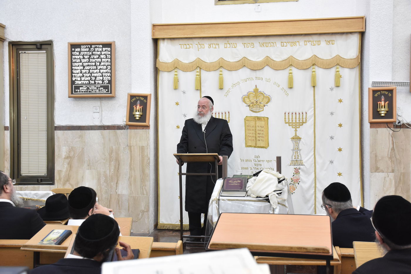 אלפים בשיעורו של הגאב"ד הגר"א וייס בבני ברק