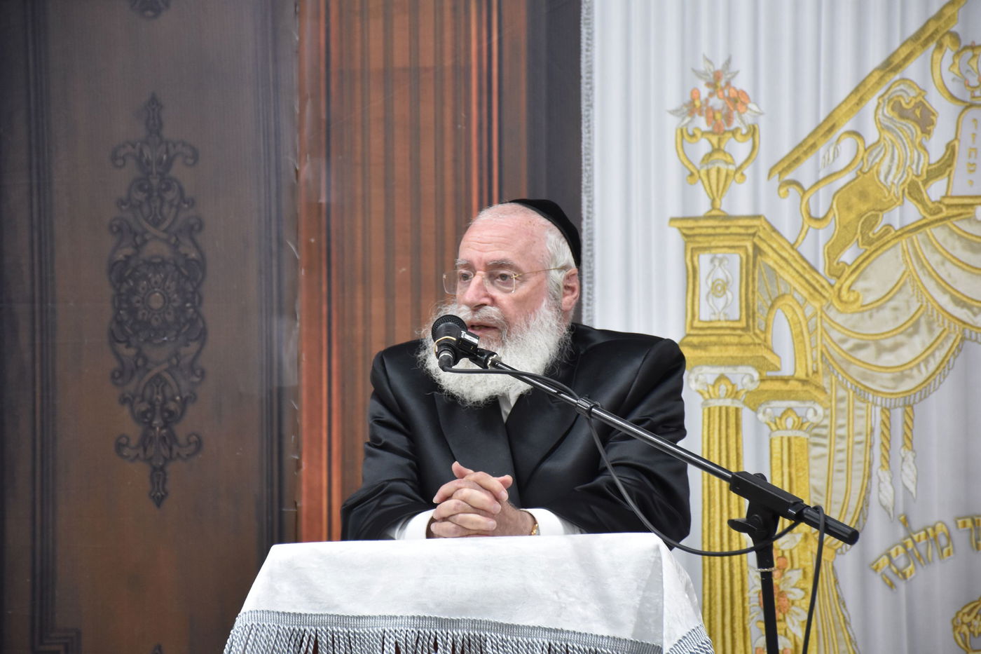 אלפים בשיעורו של הגאב"ד הגר"א וייס בבני ברק