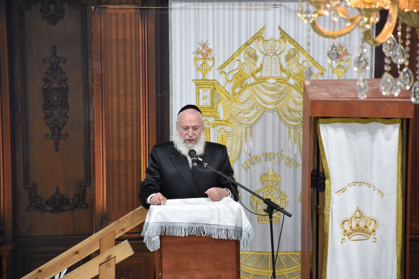 אלפים בשיעורו של הגאב"ד הגר"א וייס בבני ברק