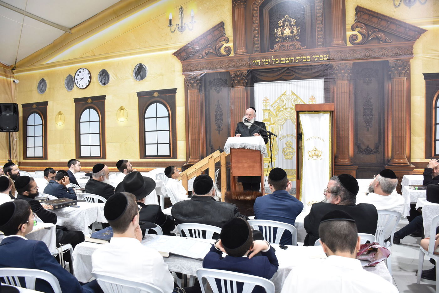 אלפים בשיעורו של הגאב"ד הגר"א וייס בבני ברק