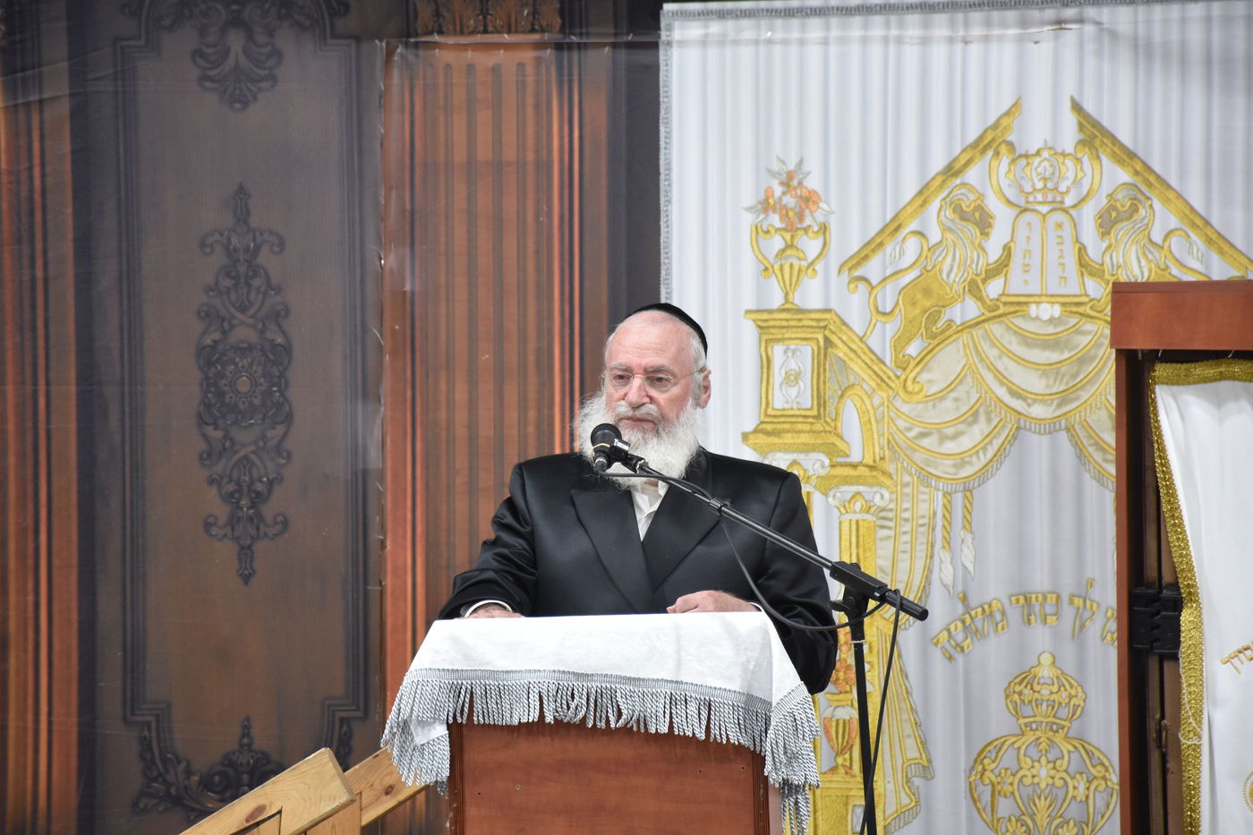 אלפים בשיעורו של הגאב"ד הגר"א וייס בבני ברק