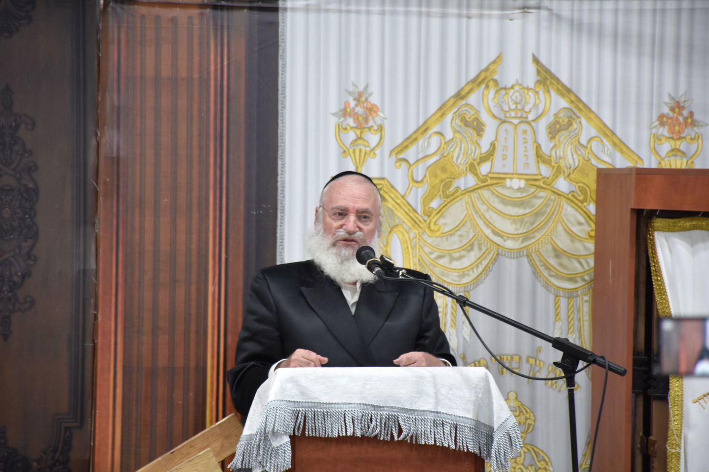 אלפים בשיעורו של הגאב"ד הגר"א וייס בבני ברק