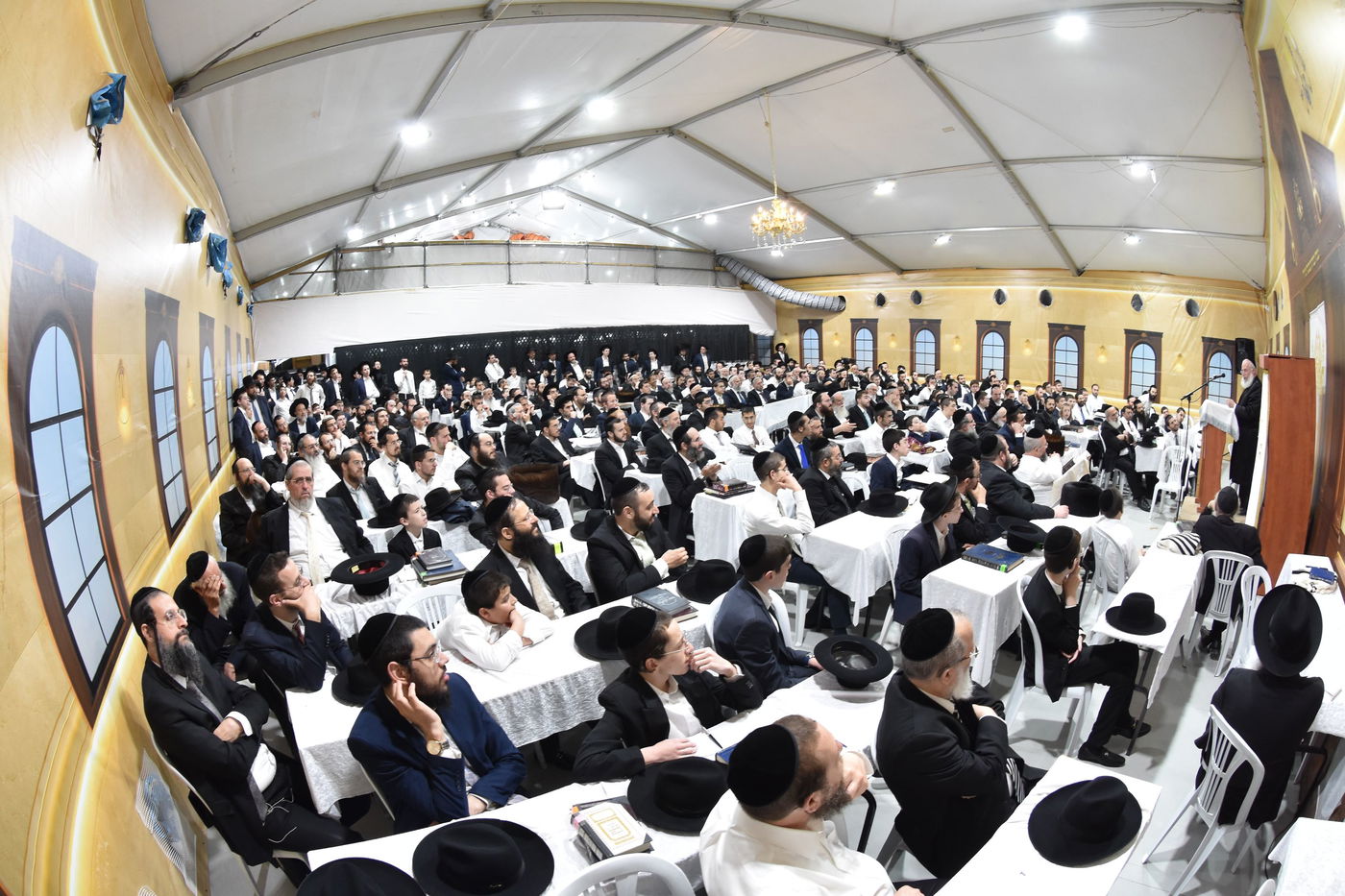 אלפים בשיעורו של הגאב"ד הגר"א וייס בבני ברק