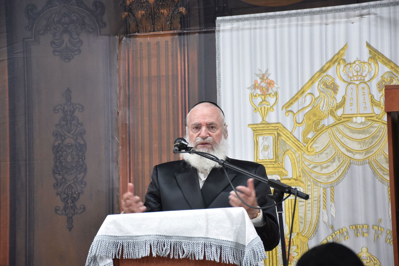 אלפים בשיעורו של הגאב"ד הגר"א וייס בבני ברק