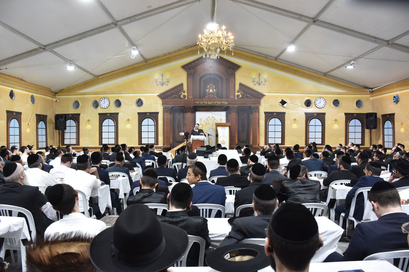 אלפים בשיעורו של הגאב"ד הגר"א וייס בבני ברק