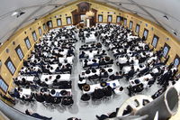 אלפים בשיעורו של הגאב"ד הגר"א וייס בבני ברק