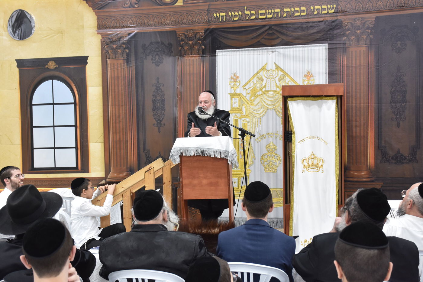 אלפים בשיעורו של הגאב"ד הגר"א וייס בבני ברק