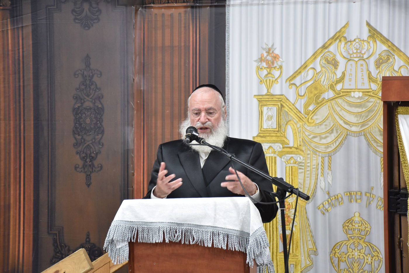 אלפים בשיעורו של הגאב"ד הגר"א וייס בבני ברק