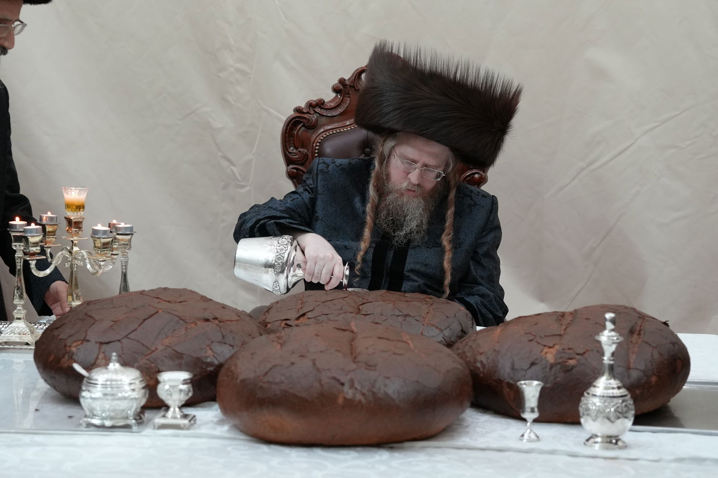 טיש אושפיזין דיוסף בחצר הקודש שומרי אמונים